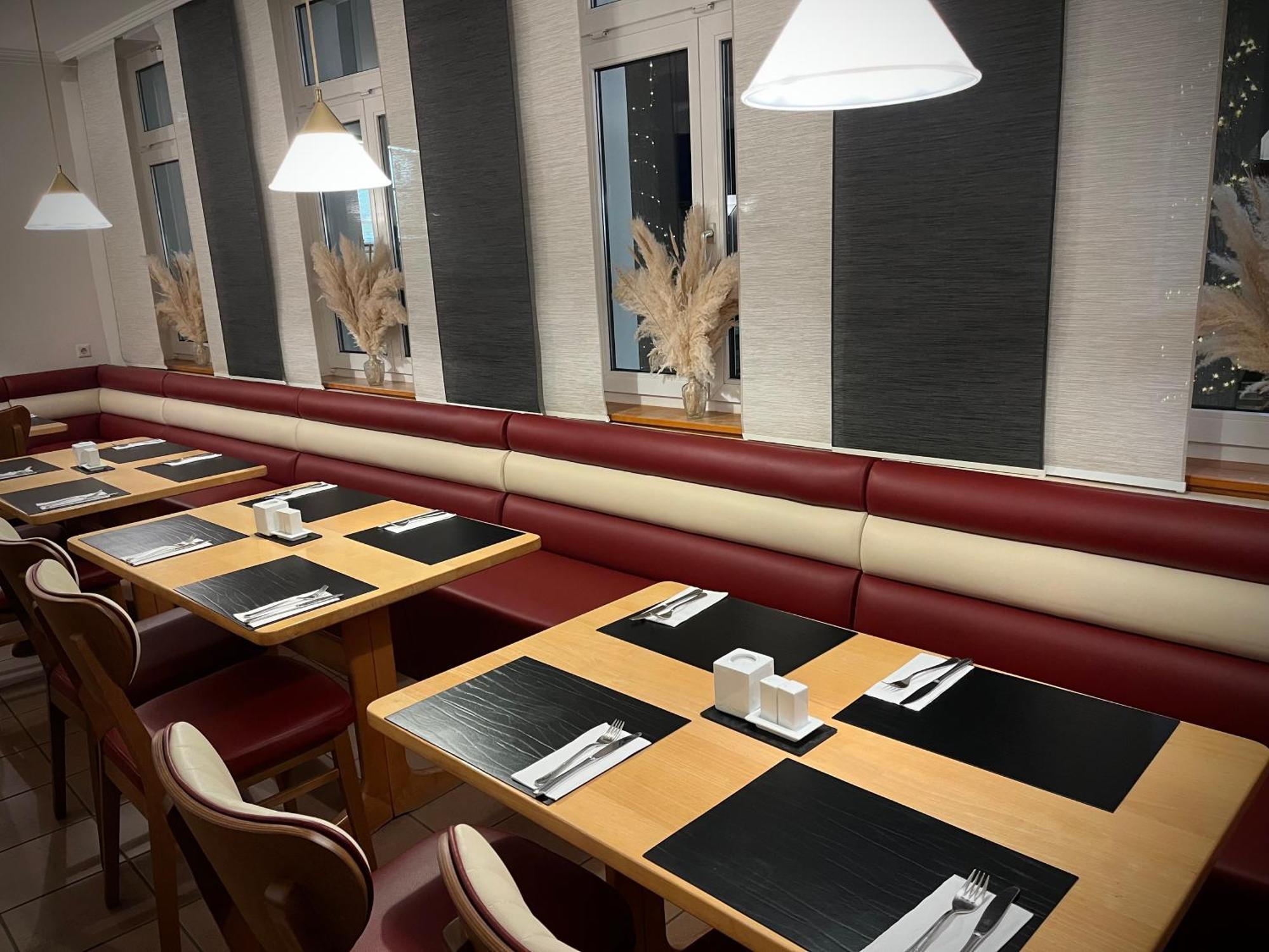 Hotel Zu Den Linden Wachtberg Bagian luar foto