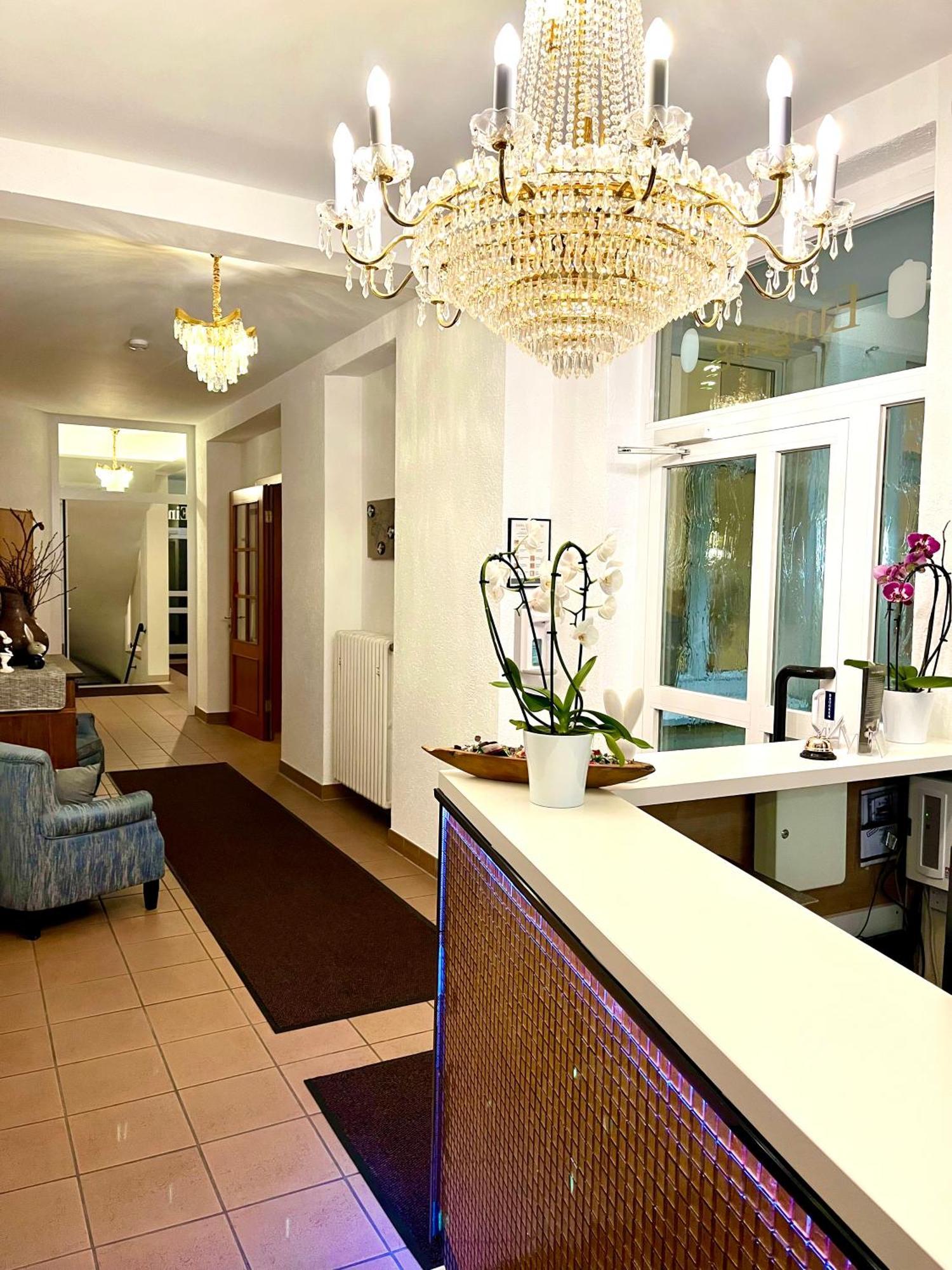 Hotel Zu Den Linden Wachtberg Bagian luar foto