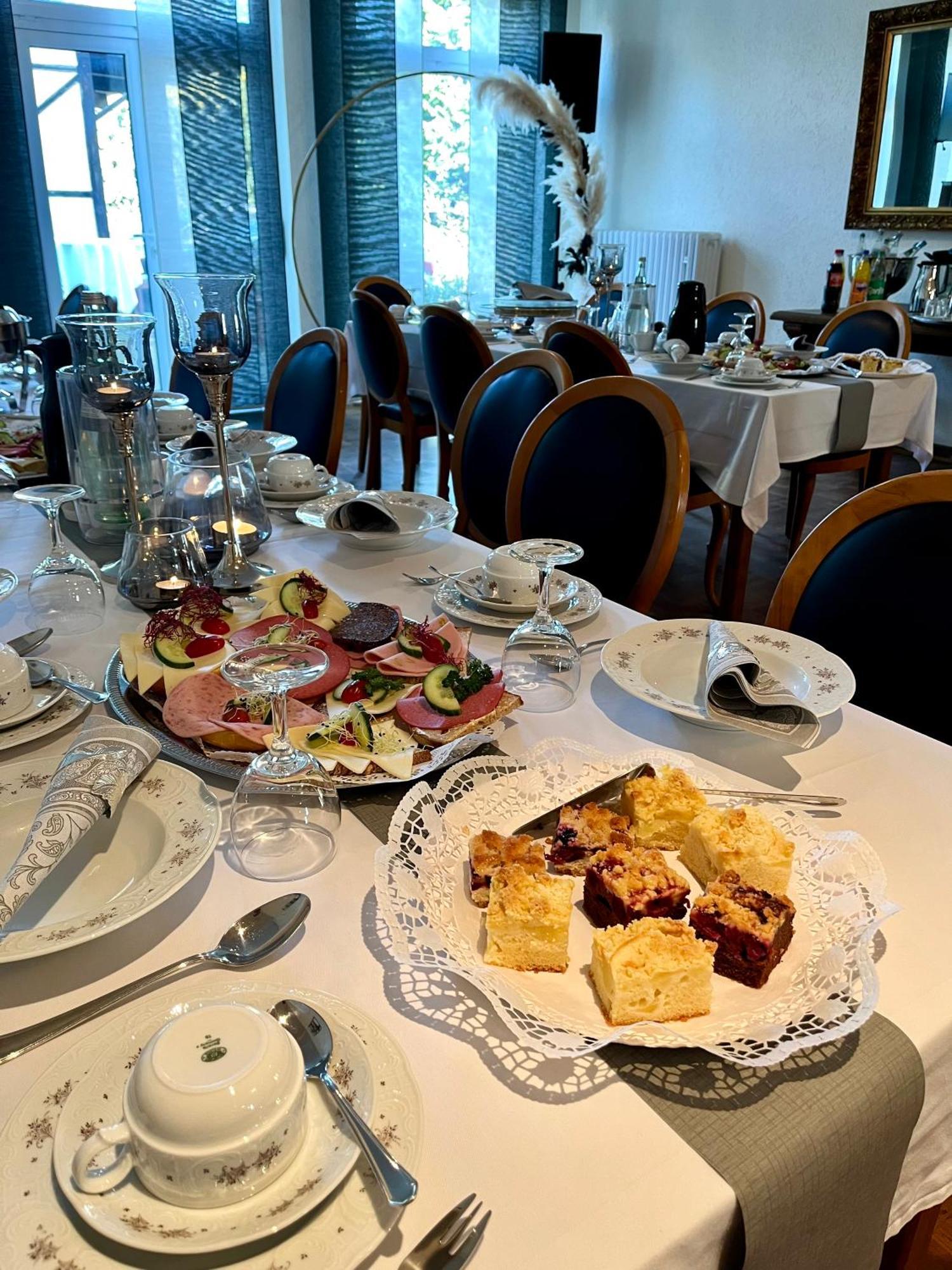 Hotel Zu Den Linden Wachtberg Bagian luar foto