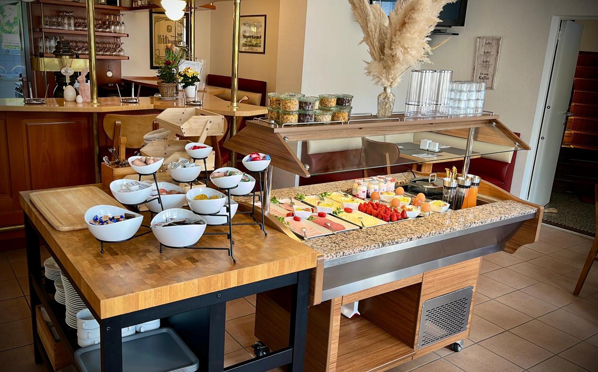 Hotel Zu Den Linden Wachtberg Bagian luar foto