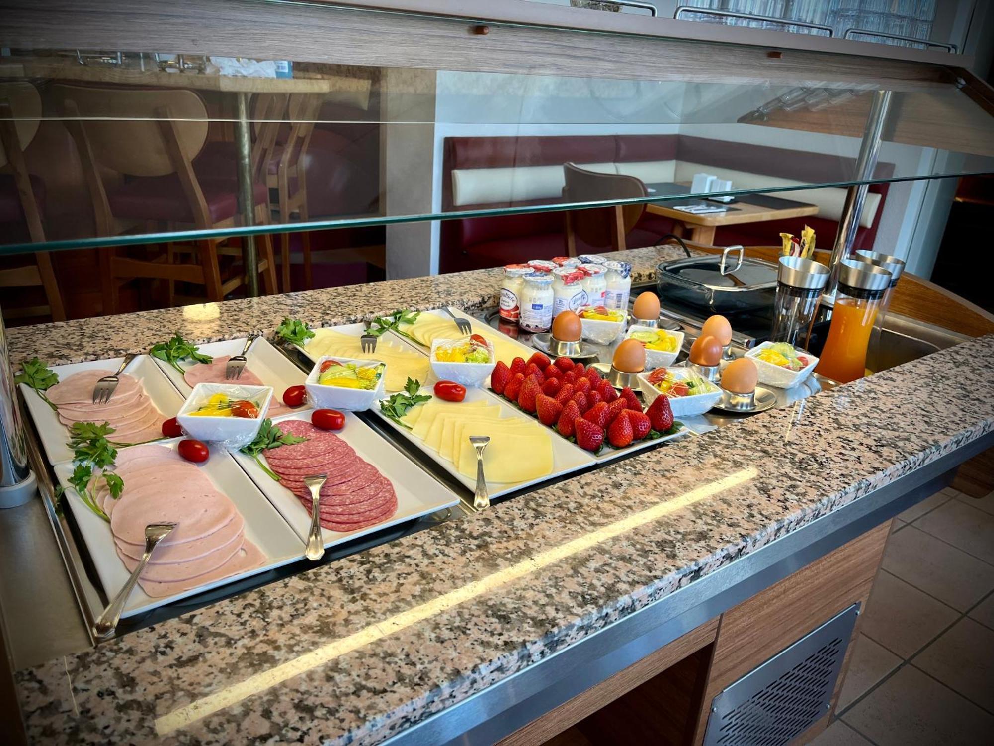 Hotel Zu Den Linden Wachtberg Bagian luar foto